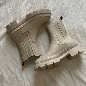 Raid Boots chunky track sole.